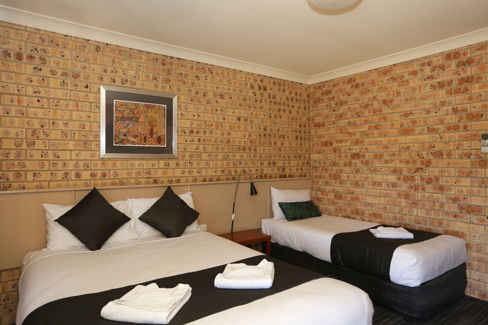 Clermont Country Motor Inn