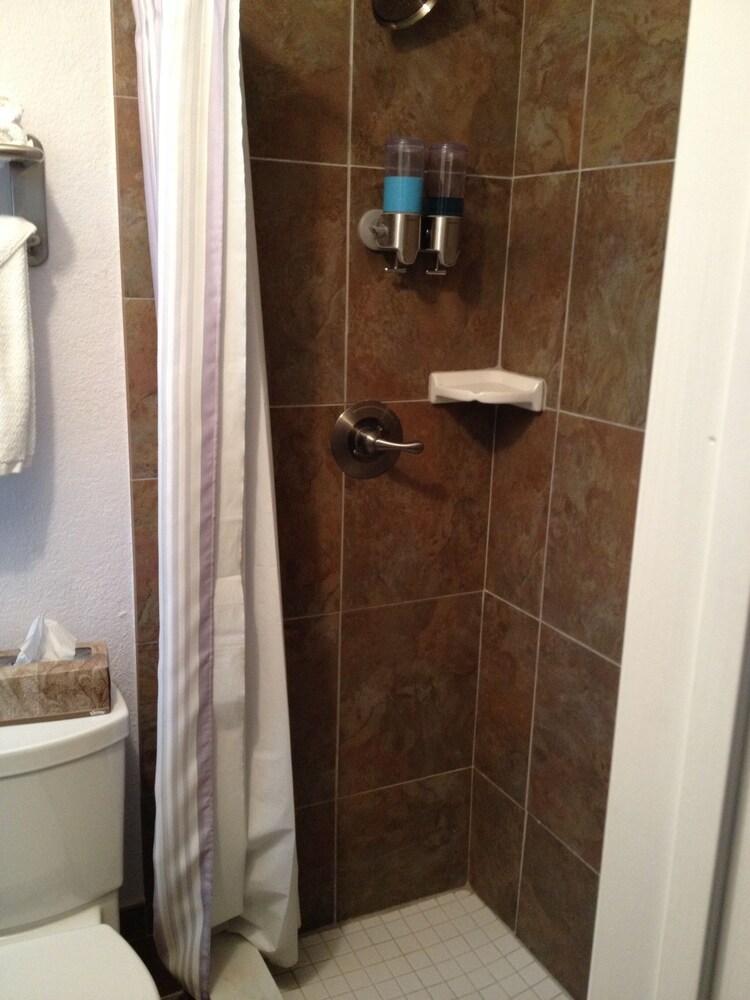 Riley's Retreat, 1 Bedroom Waterfront with Private Boat Dock and Beach Access