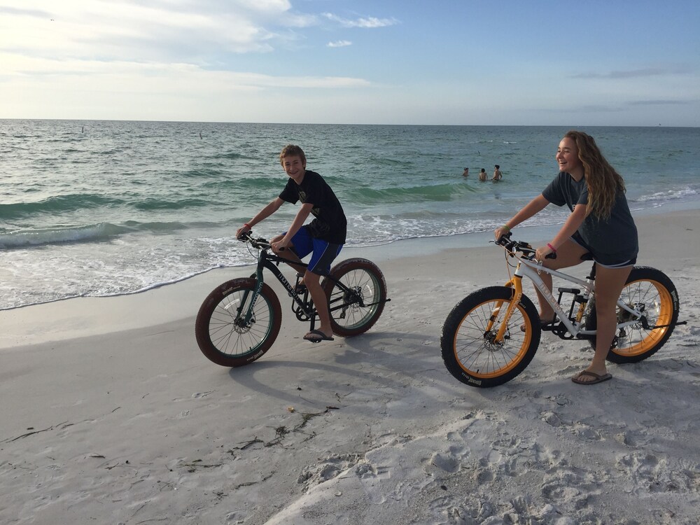 Riley's Retreat, 1 Bedroom Waterfront with Private Boat Dock and Beach Access