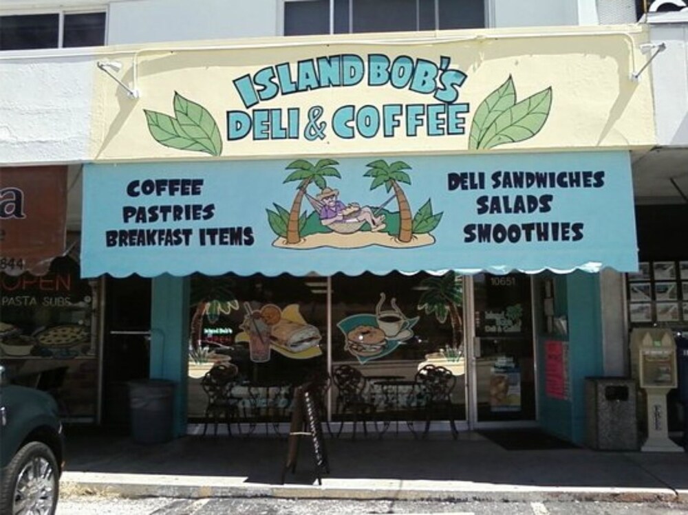 Riley's Retreat, 1 Bedroom Waterfront with Private Boat Dock and Beach Access