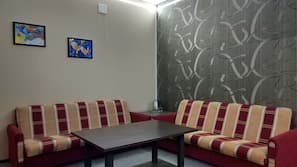 Flat-screen TV, heated floors
