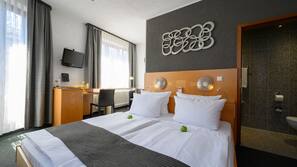Hochwertige Bettwaren, Daunenbettdecken, Minibar, Zimmersafe