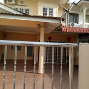 Malacca City Holiday Rentals And Apartments Ebookerscom - 
