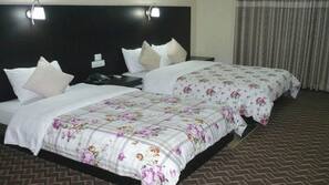 Desk, rollaway beds, free WiFi