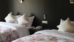 Desk, rollaway beds, free WiFi