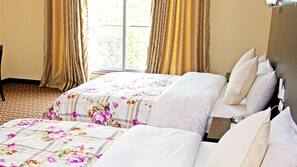Desk, rollaway beds, free WiFi