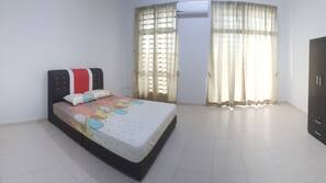 4 bedrooms, iron/ironing board