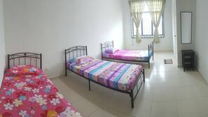4 bedrooms, iron/ironing board