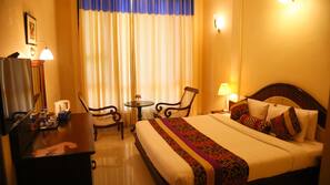 1 bedroom, premium bedding, desk, iron/ironing board