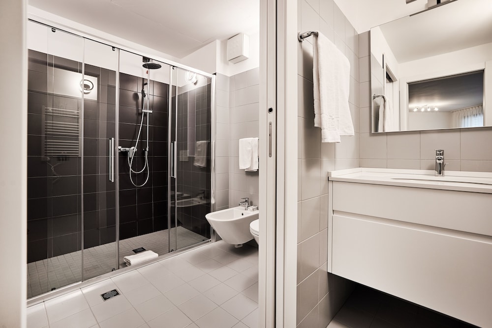 Photo - La Perla by Sedar