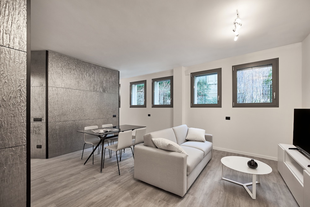 Photo - La Perla by Sedar