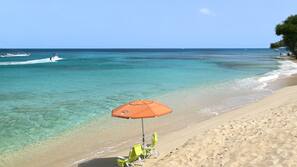 Beach nearby, white sand, beach towels