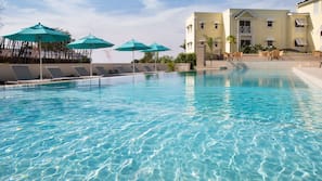 4 outdoor pools, pool umbrellas, sun loungers