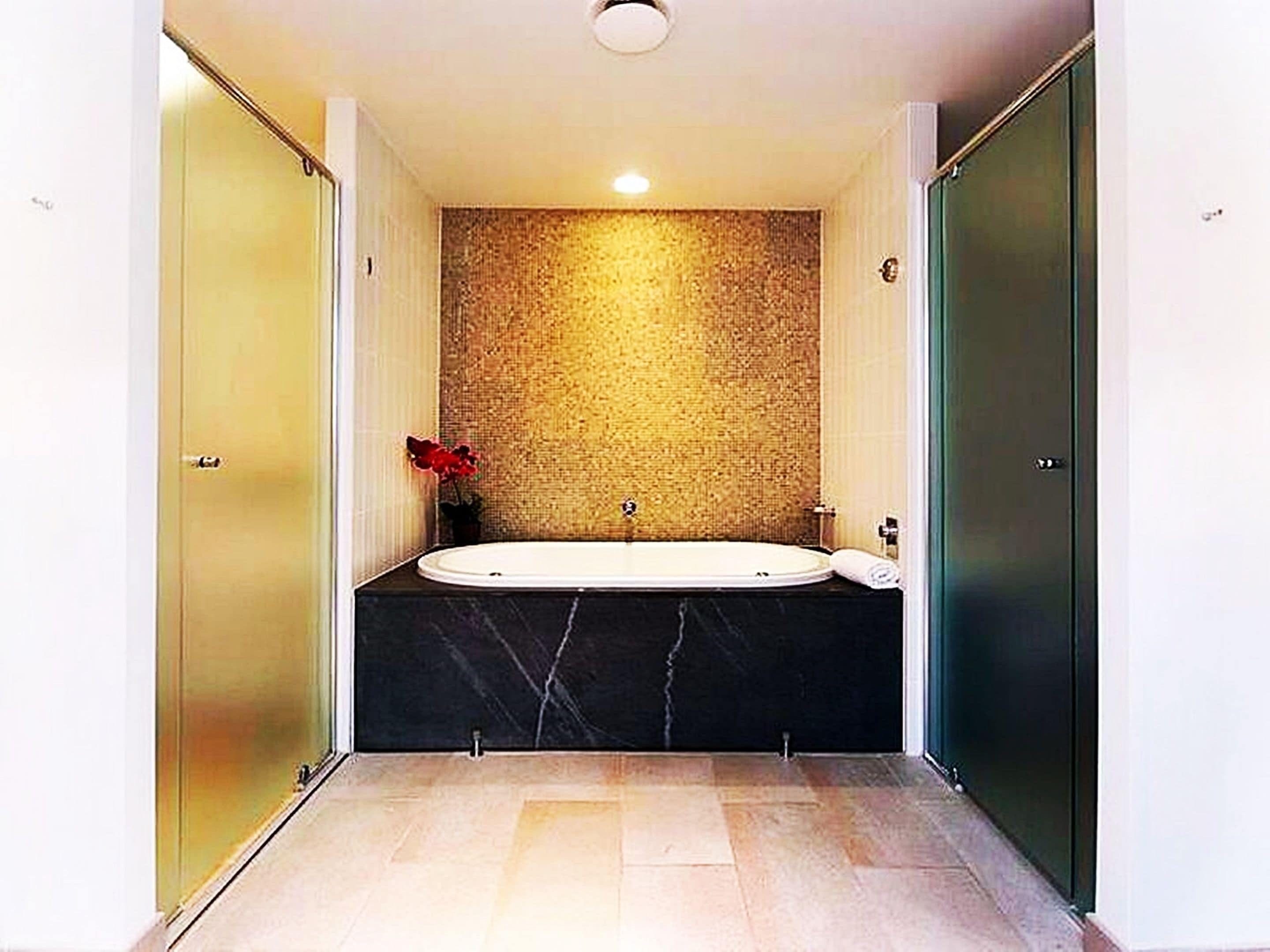 Temple 121 Palm Cove With Courtyard