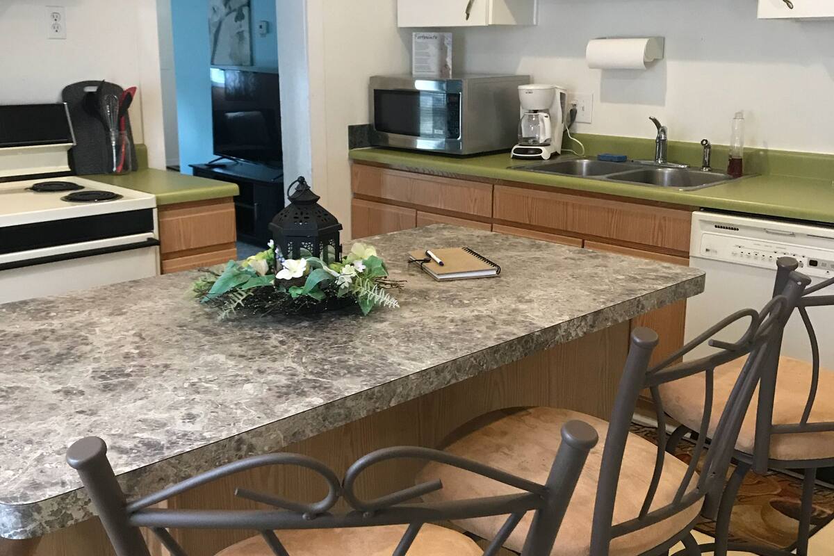 Cozy 2nd Story Flat Near Downtown In Adrian Mi Expedia