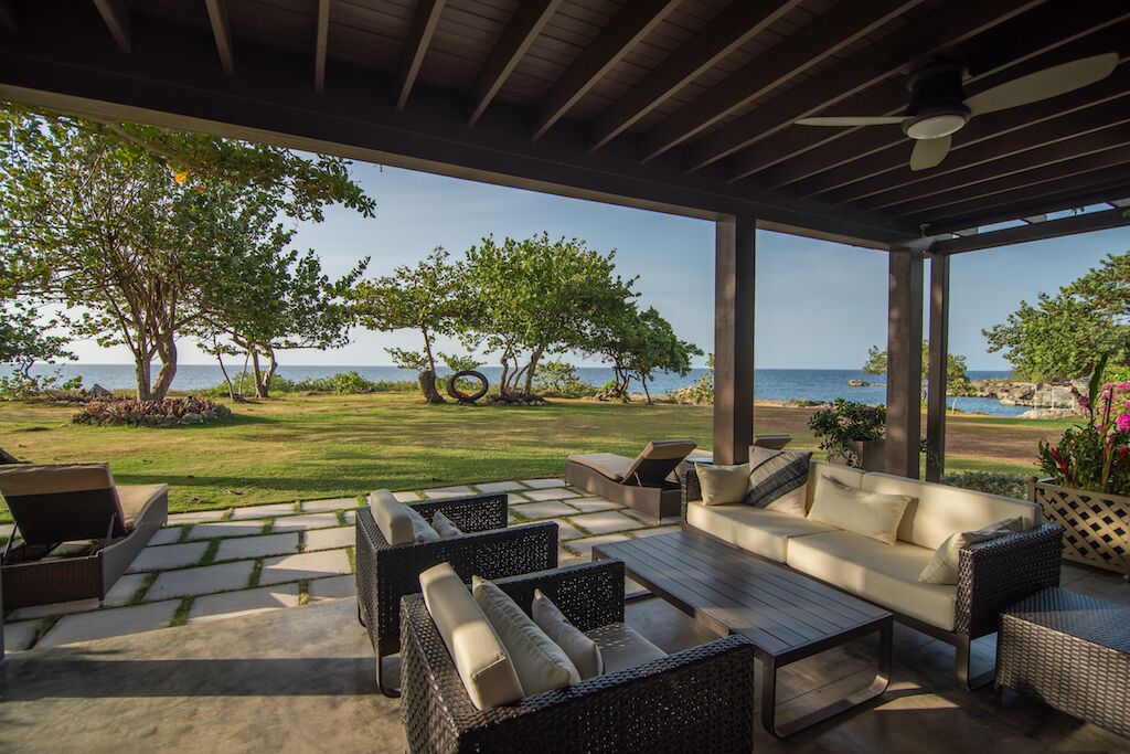 Luxury Oceanfront Villa W/breathtaking Views! Infinity Edge Pool! in St. Ann's Bay in Ocho Rios, Jamaica