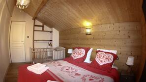 6 bedrooms, iron/ironing board, WiFi, linens