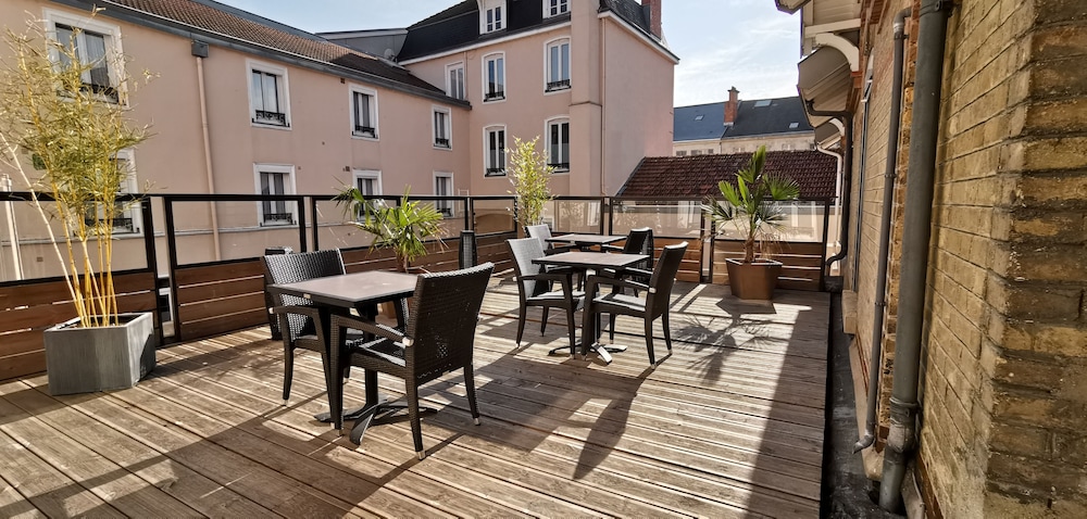 Logis Hôtel Le Renard Châlons-en-Champagne in Chalons en Champagne, France
