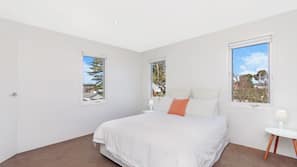 4 bedrooms, iron/ironing board