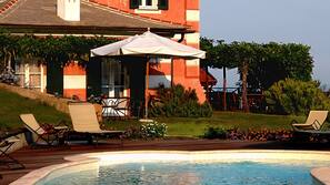 Piscina all'aperto, una piscina in terrazza