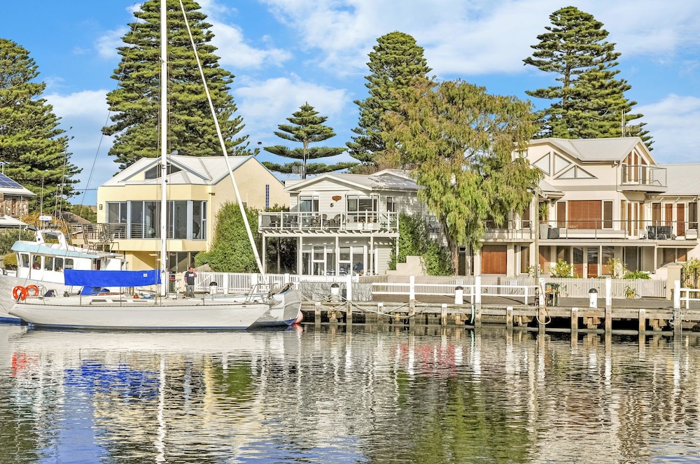 Boathouse Deck