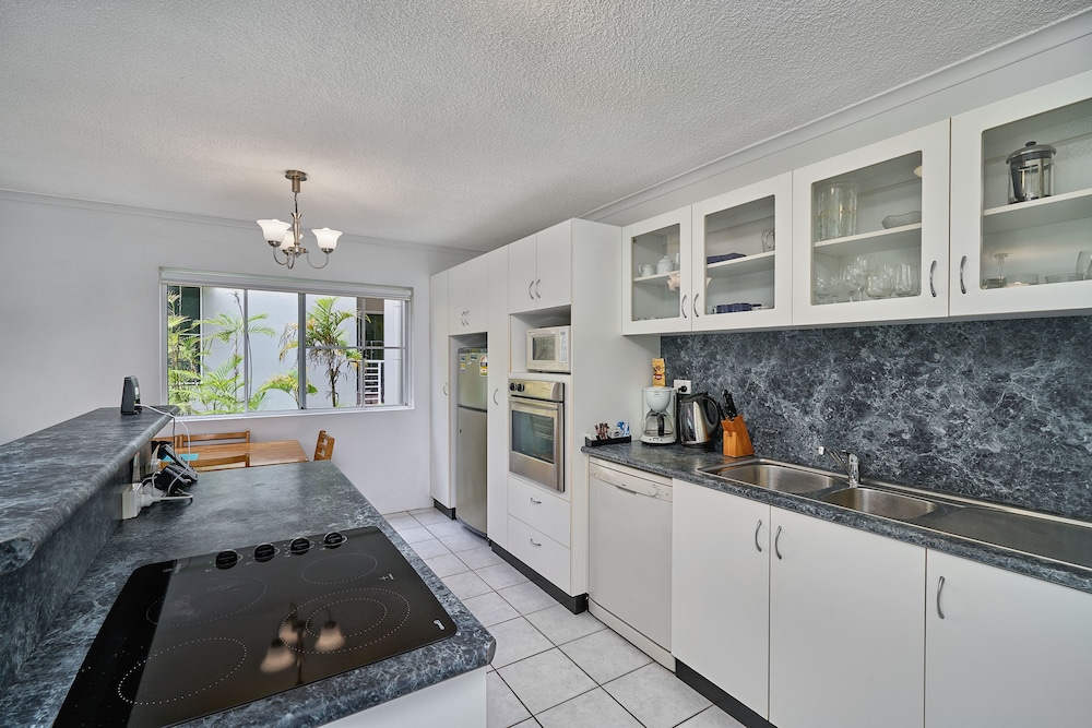 Beach Haven Apartments Deals & Reviews (Cairns, AUS) Wotif