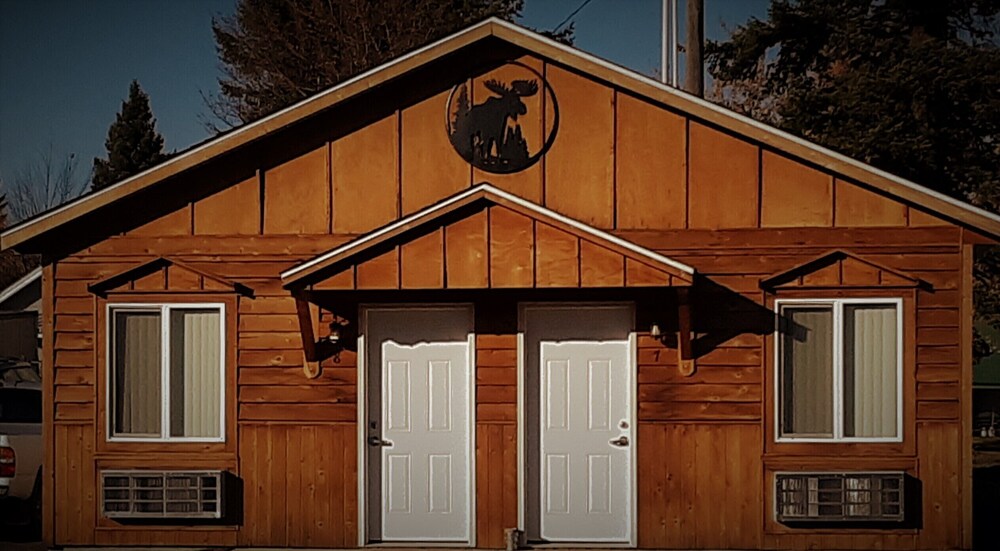 Blue Moose Inn Alberta Canada Moose Inn in Spirit Lake | Best Rates & Deals on Orbitz
