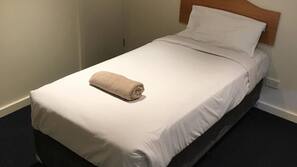 Iron/ironing board, free WiFi, linens