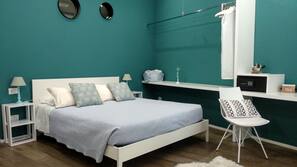 Een gratis minibar, een kluis op de kamer, individueel gedecoreerd
