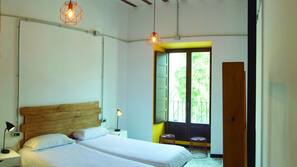Cortinas opacas, tabla de planchar con plancha, wifi gratis