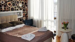1 bedroom, premium bedding, desk, blackout drapes