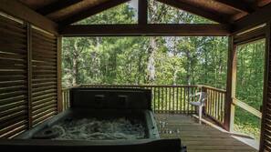 Outdoor spa bath