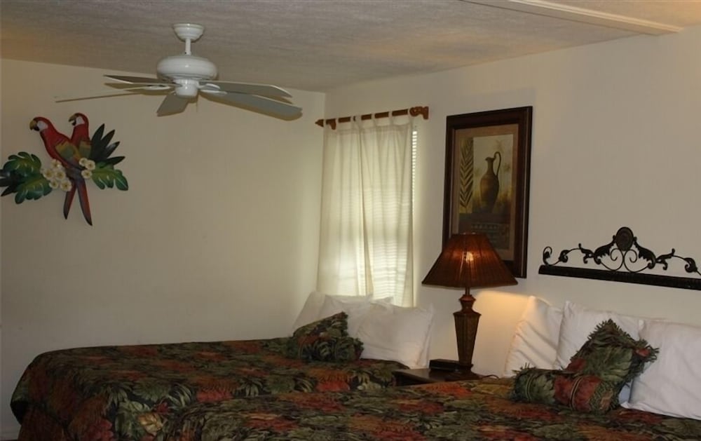 Room, Davis House Inn