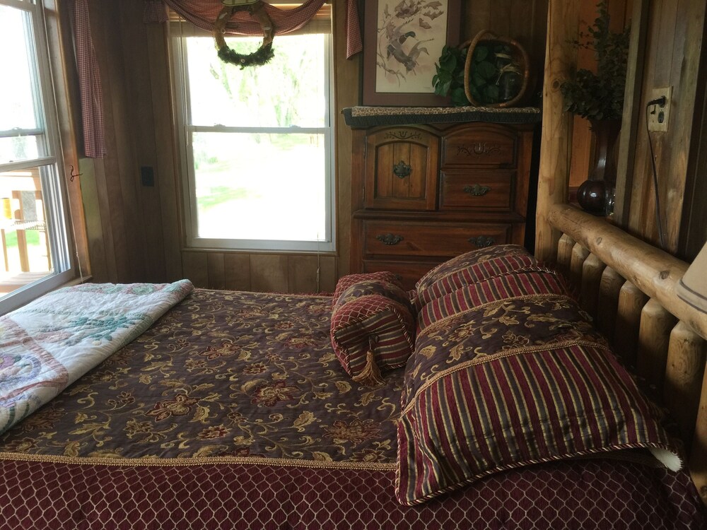 Romantic Riverfront Cabins on the Wabash River, Logansport, IN Vacation