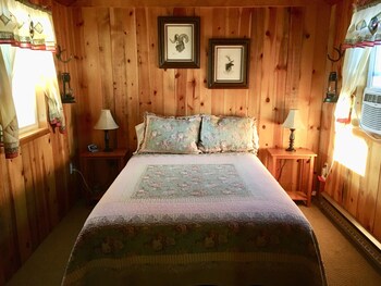 Cowboy Cabin Porch Double Bed Old Fashioned Water Pump In