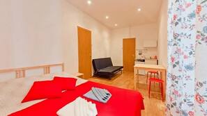 Iron/ironing board, free WiFi, linens
