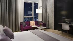 Premium bedding, in-room safe, desk, blackout curtains