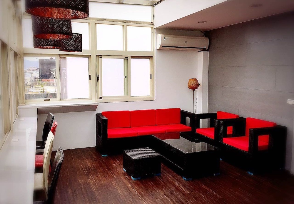 Kenting Location Hotel Fun Inn Hengchun 2018 Reviews Street View Featured Image Lobby Sitting Area
