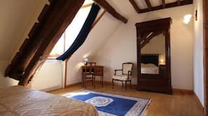 1 chambre, décoration personnalisée, ameublement personnalisé, bureau