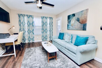 Beautiful Deluxe Clearwater Apartment CP- 803