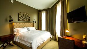 Egyptian cotton sheets, premium bedding, pillowtop beds, desk