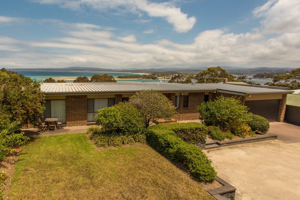 'Cliff 64' Cliff Top Home