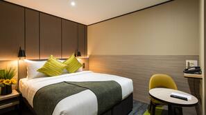 Desk, soundproofing, free WiFi, bed sheets