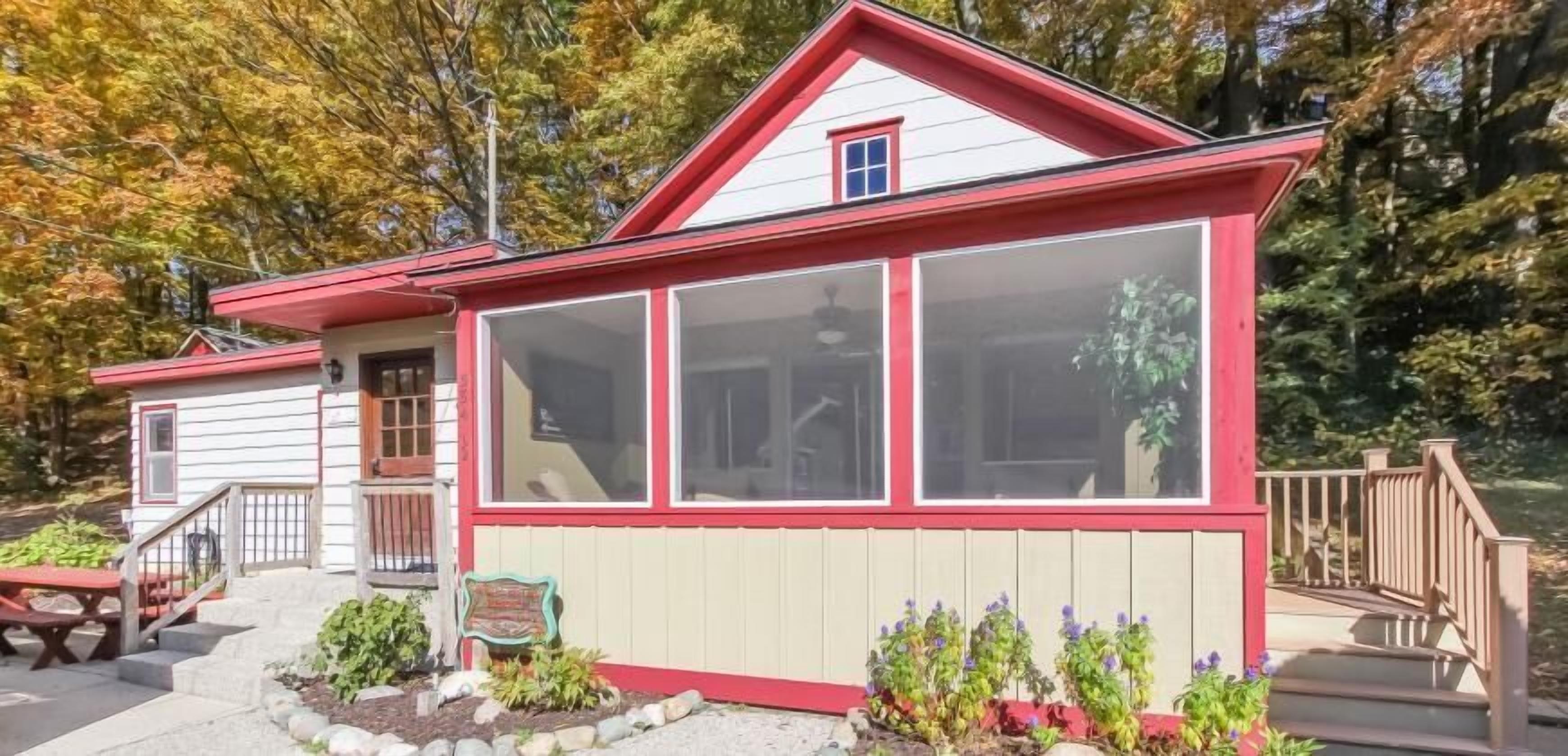 The Swallow Three Bedroom Villa Sleeps 7 In Holland Mi Expedia