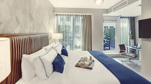1 bedroom, Egyptian cotton sheets, premium bedding, down comforters