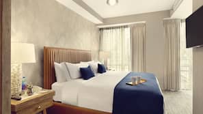 1 bedroom, Egyptian cotton sheets, premium bedding, down comforters