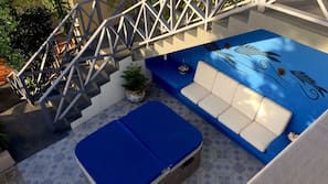Outdoor spa bath