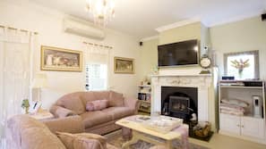 TV, fireplace, Netflix, DVD player