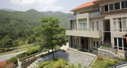 Serene Highway Resort