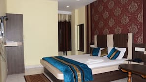 1 bedroom, premium bedding, in-room safe, desk
